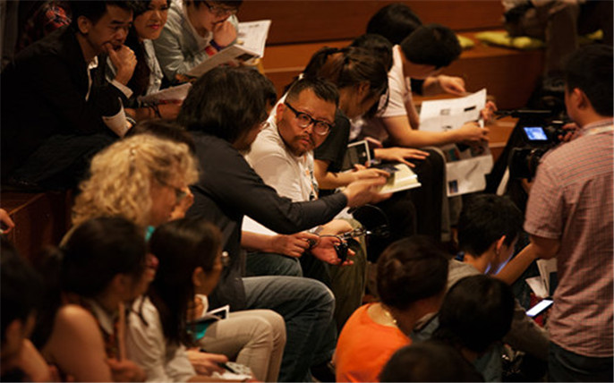 首屆烏鎮戲劇節評委觀看青年競演并評分_副本.jpg